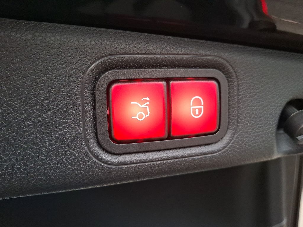 Thumbnail: 2022 Mercedes-Benz E-Class - 27