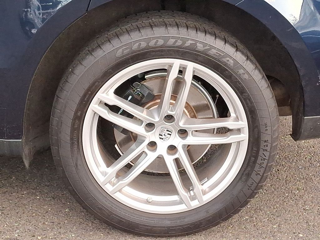 Thumbnail: 2022 Porsche Macan - 7