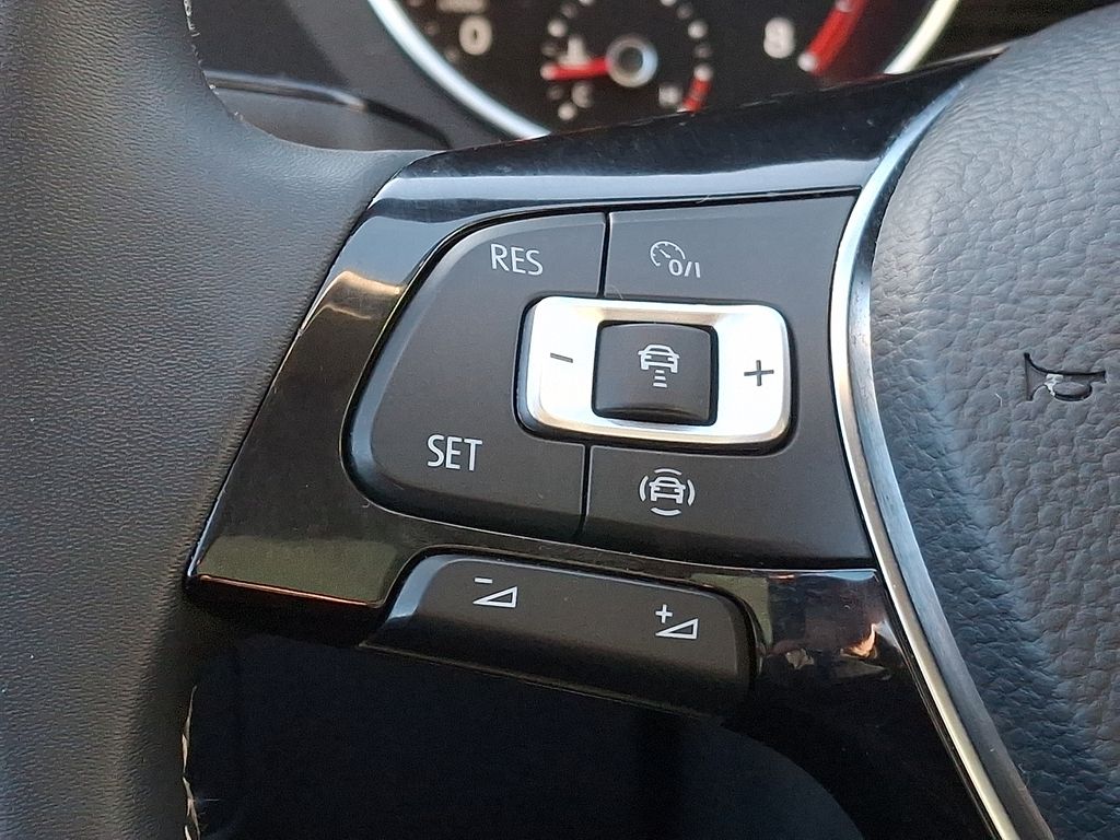 Thumbnail: 2021 Volkswagen Tiguan - 16