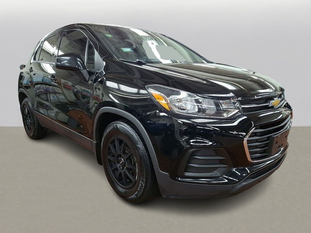 Thumbnail: 2017 Chevrolet Trax - 3