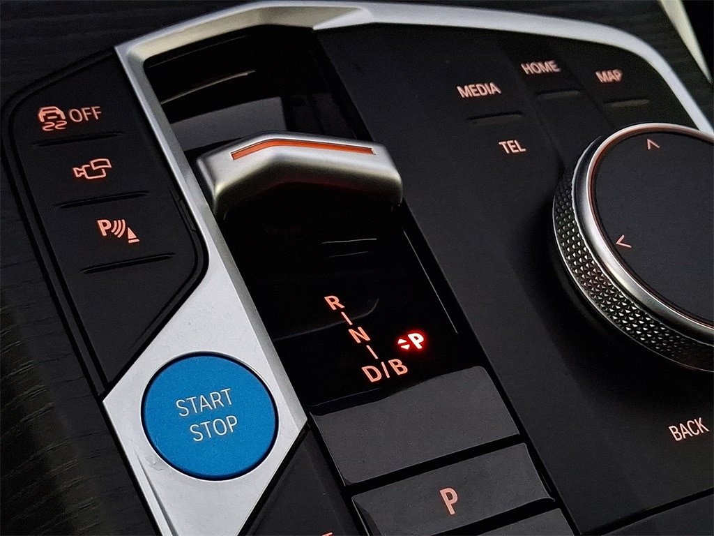 Thumbnail: 2025 BMW i4 - 9