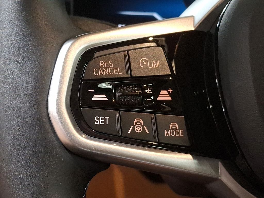 Thumbnail: 2025 BMW i4 - 18