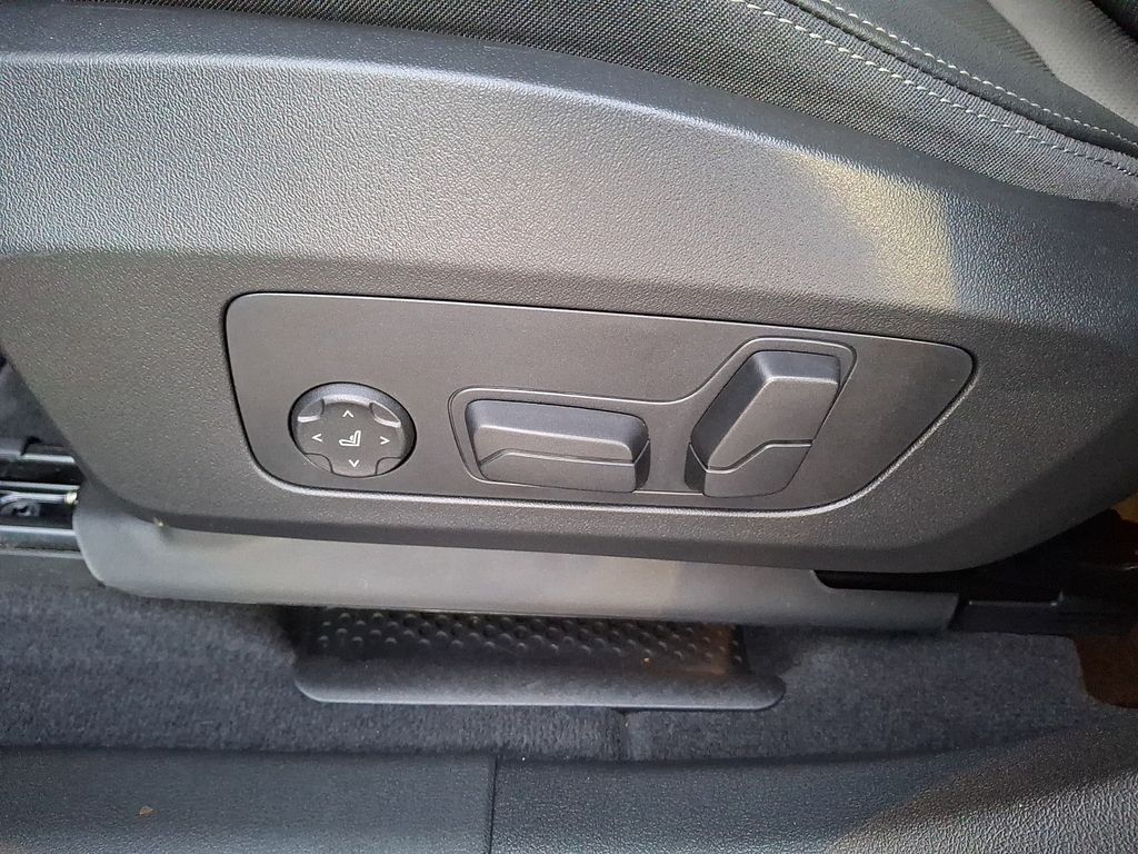 Thumbnail: 2025 BMW X2 - 8