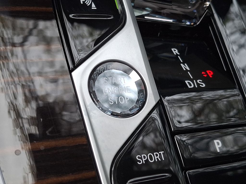 Thumbnail: 2026 BMW X7 - 21