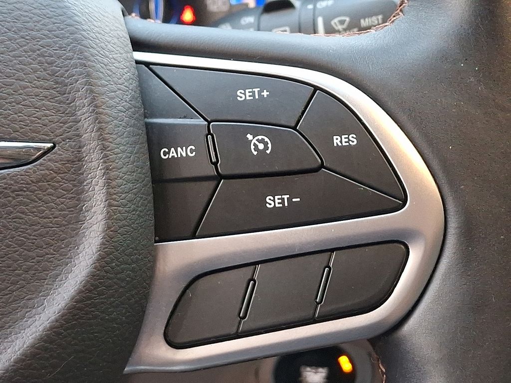 Thumbnail: 2017 Chrysler Pacifica - 16