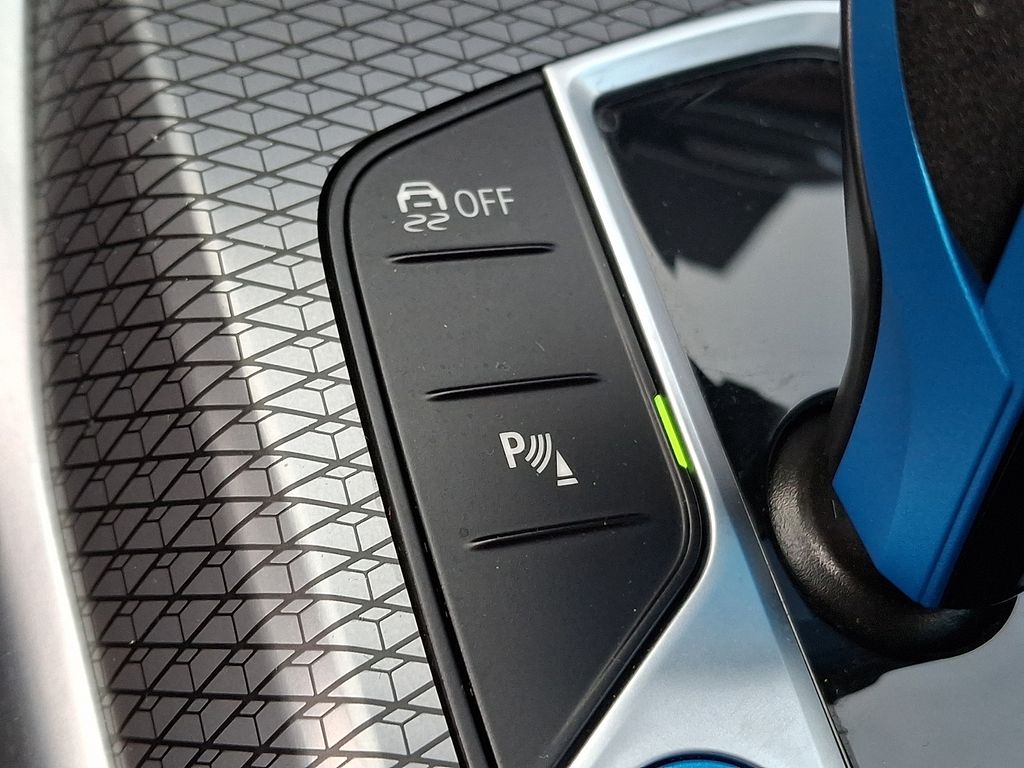 Thumbnail: 2023 BMW i4 - 18