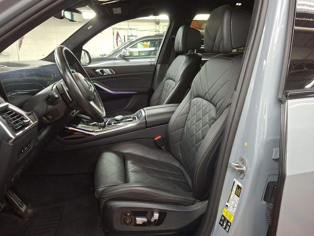 Thumbnail: 2024 BMW X7 - 9