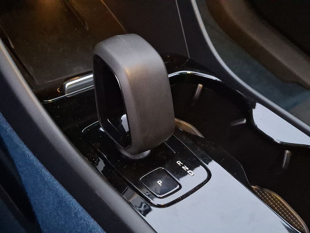 Thumbnail: 2023 Volvo XC40 - 13