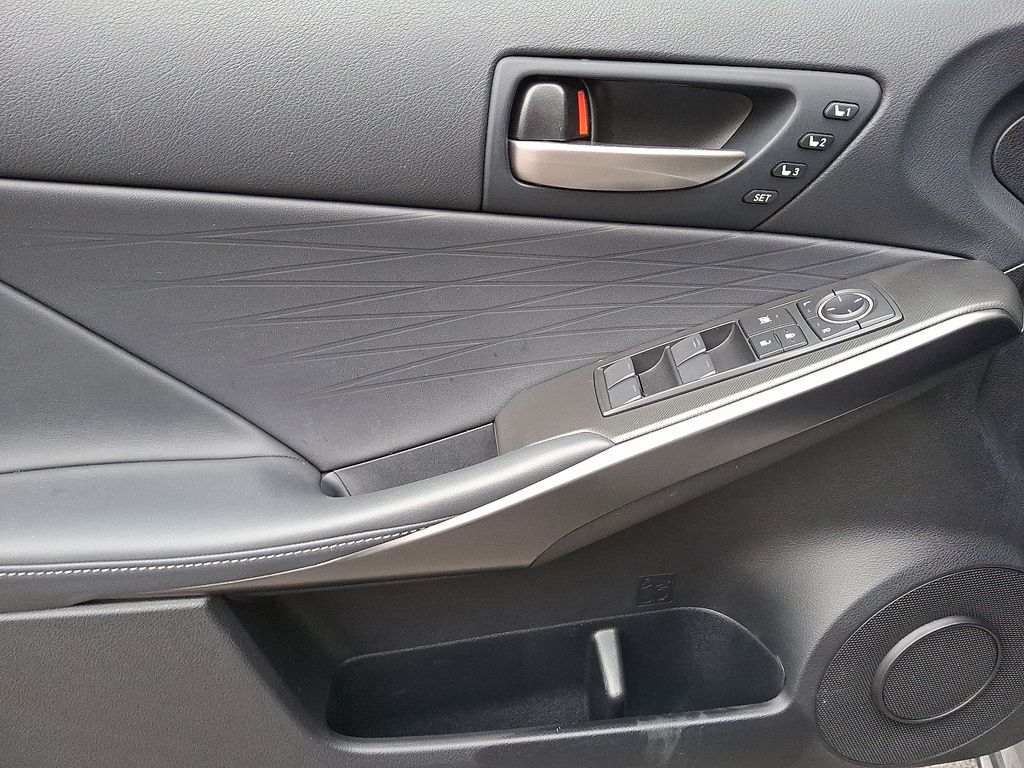 Thumbnail: 2023 Lexus IS - 9