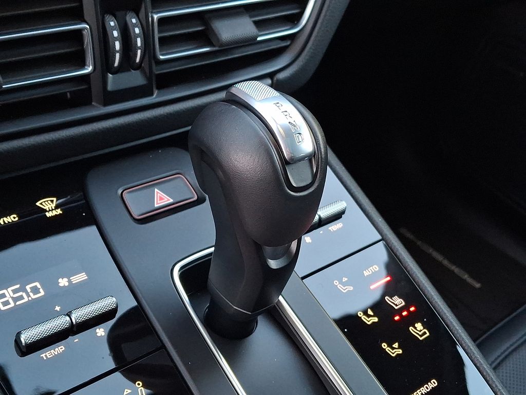 Thumbnail: 2025 Porsche Macan - 12