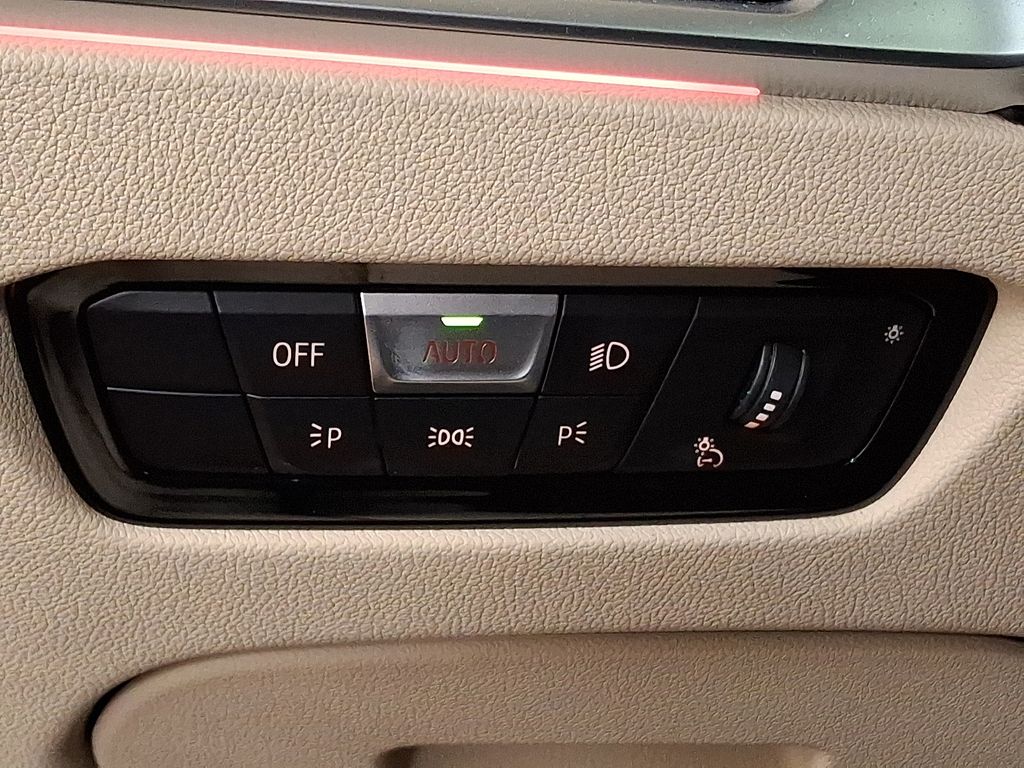 Thumbnail: 2021 BMW 3 Series - 24