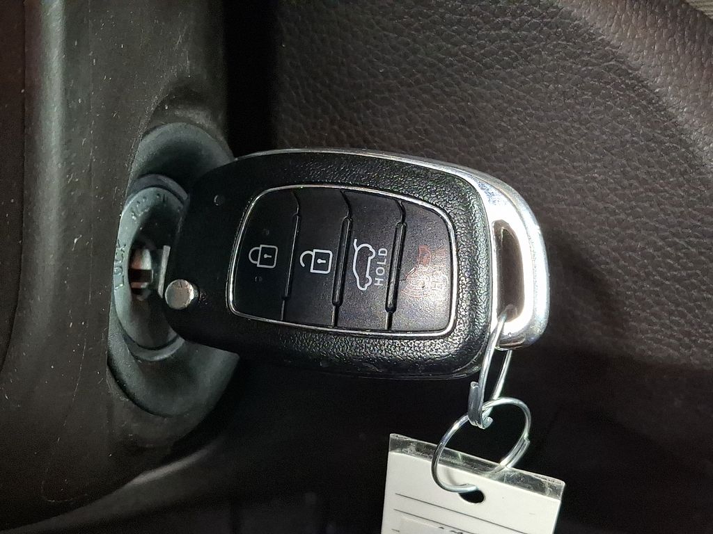 Thumbnail: 2017 Hyundai Santa Fe - 21