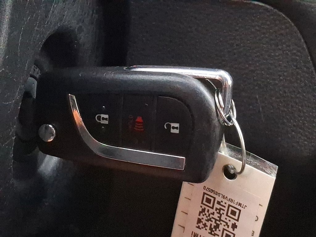 Thumbnail: 2020 Toyota RAV4 - 24