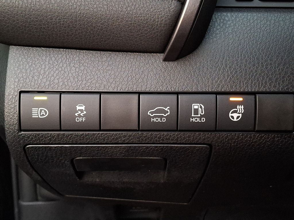 Thumbnail: 2022 Toyota Camry - 22