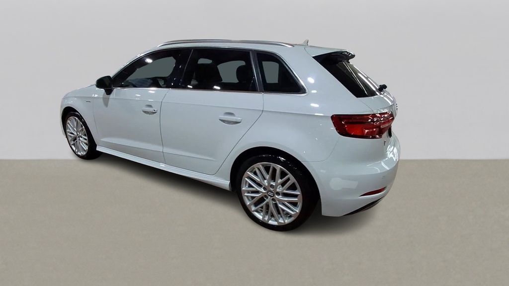 Thumbnail: 2018 Audi A3 e-tron - 6