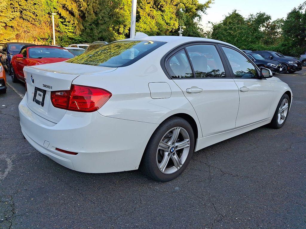 Thumbnail: 2014 BMW 3 Series - 24