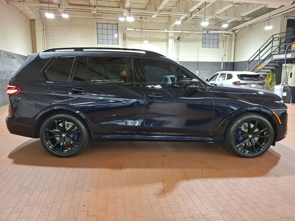 Thumbnail: 2026 BMW X7 - 21