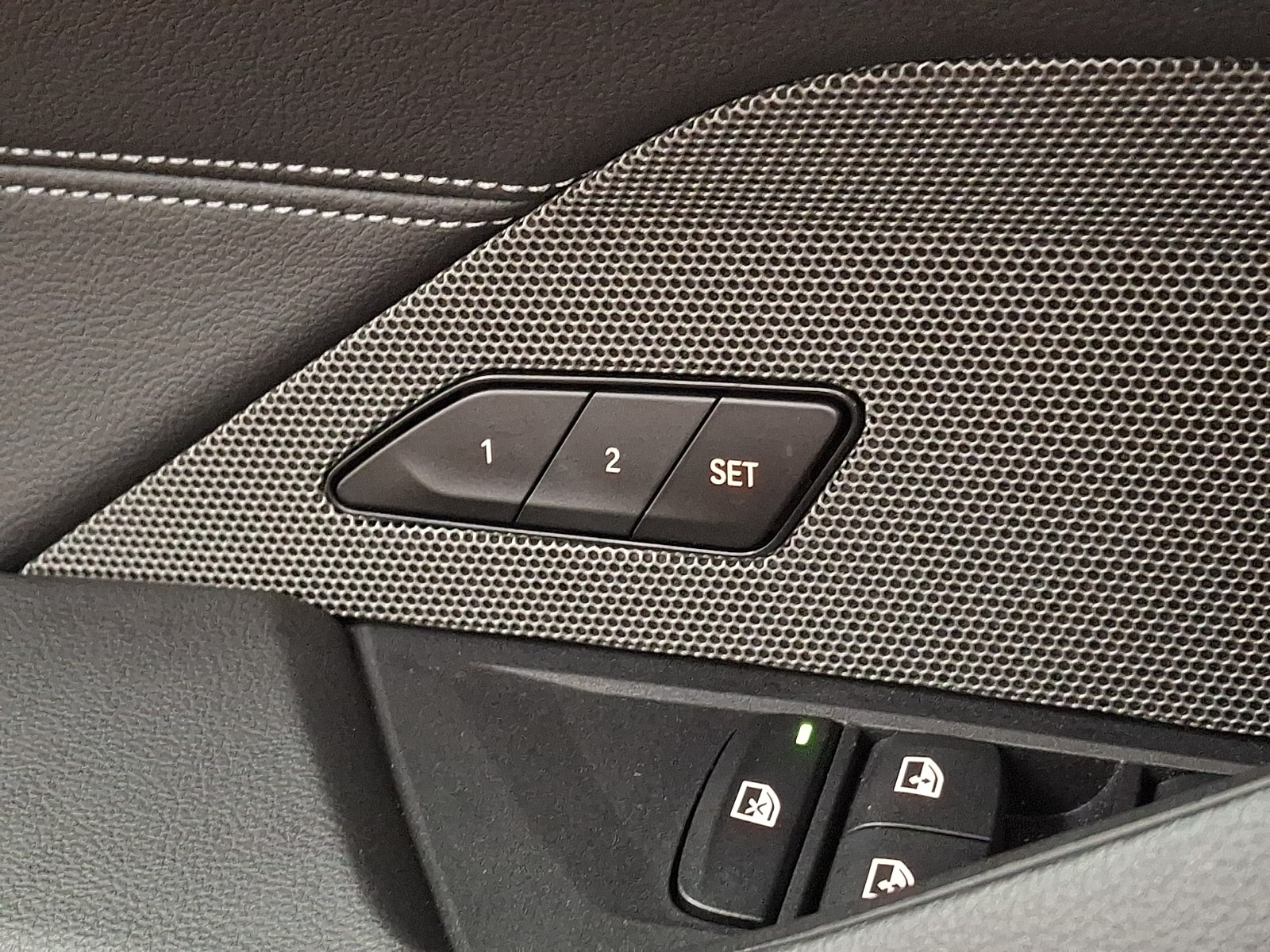 Thumbnail: 2025 BMW i4 - 24