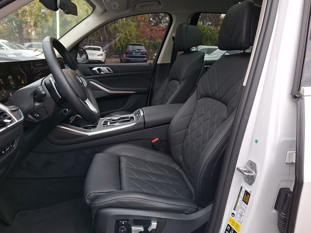 Thumbnail: 2024 BMW X7 - 11