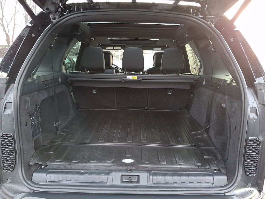 Thumbnail: 2025 Land Rover Discovery - 26