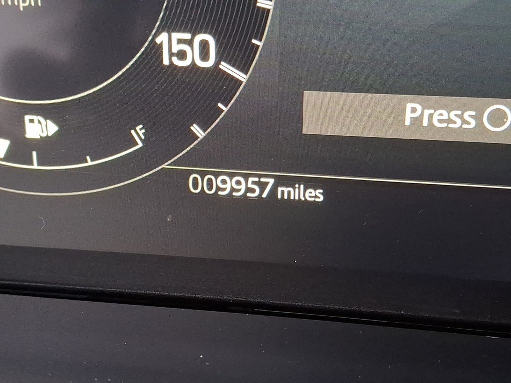 Thumbnail: 2025 Land Rover Discovery - 17