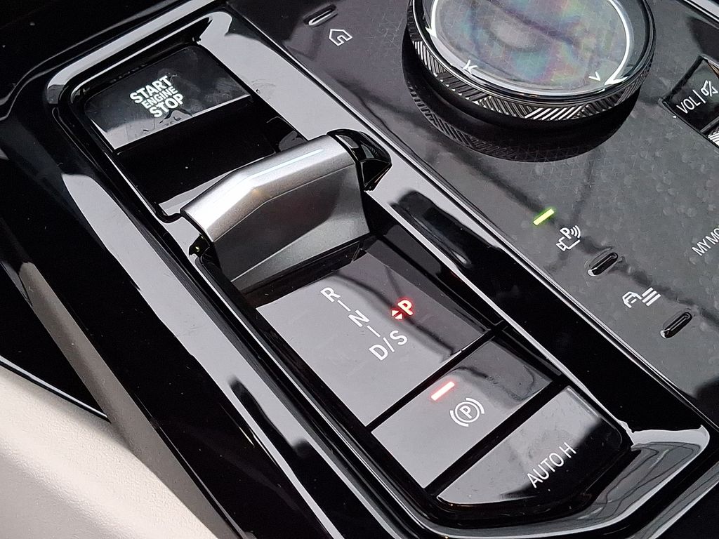 Thumbnail: 2027 BMW 5 Series - 6