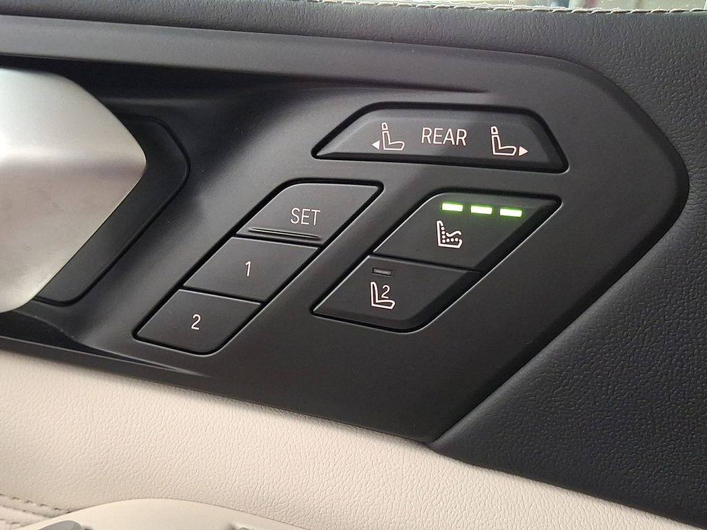 Thumbnail: 2025 BMW X7 - 25