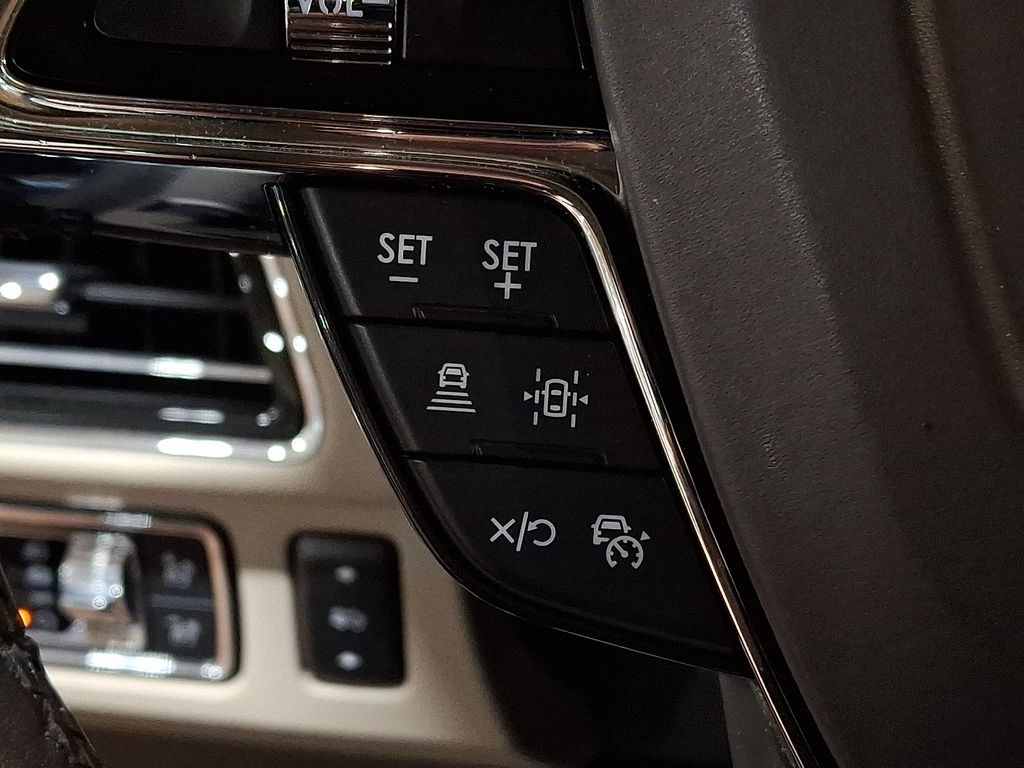 Thumbnail: 2022 Lincoln Navigator - 17