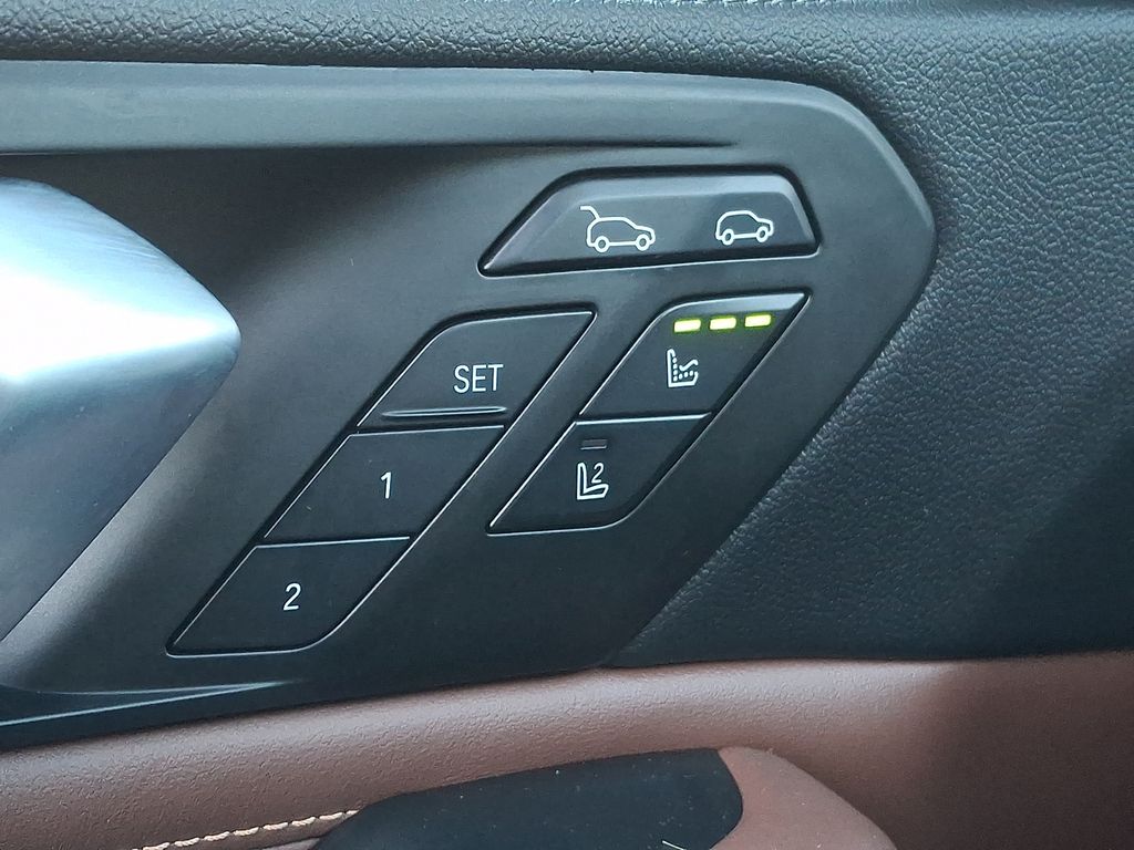 Thumbnail: 2022 BMW X6 - 23