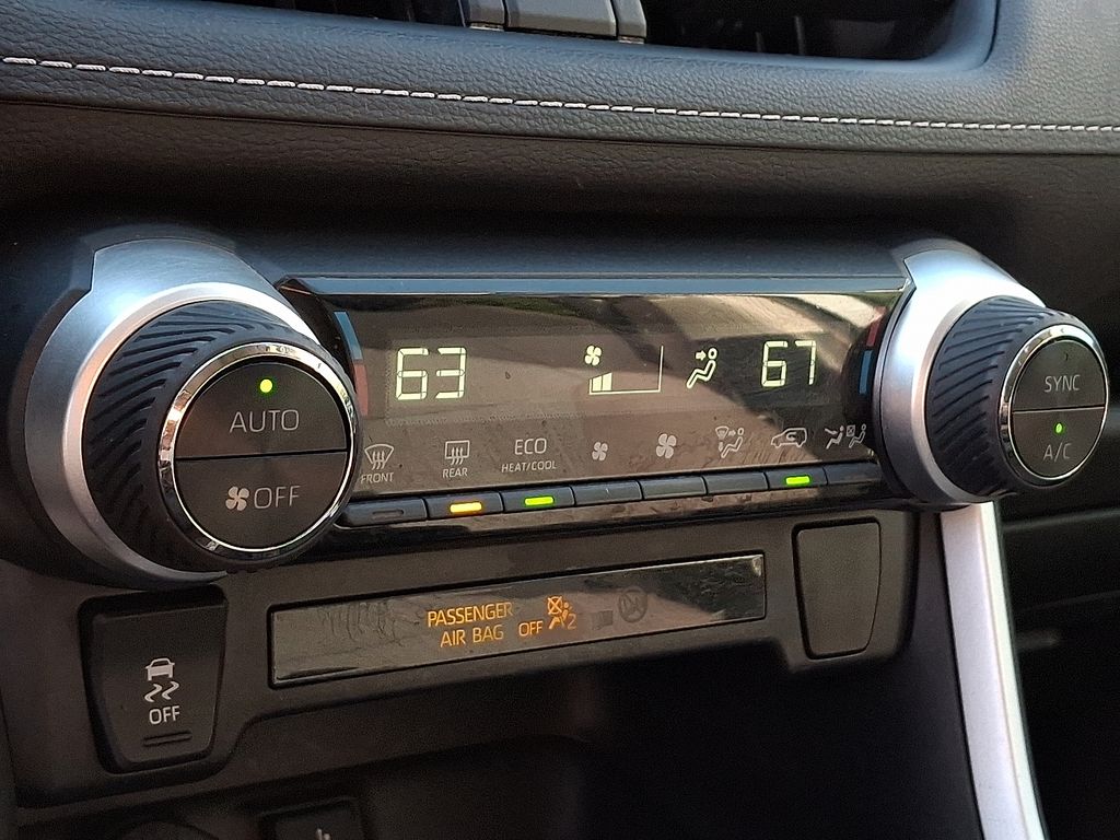 Thumbnail: 2021 Toyota RAV4 - 9