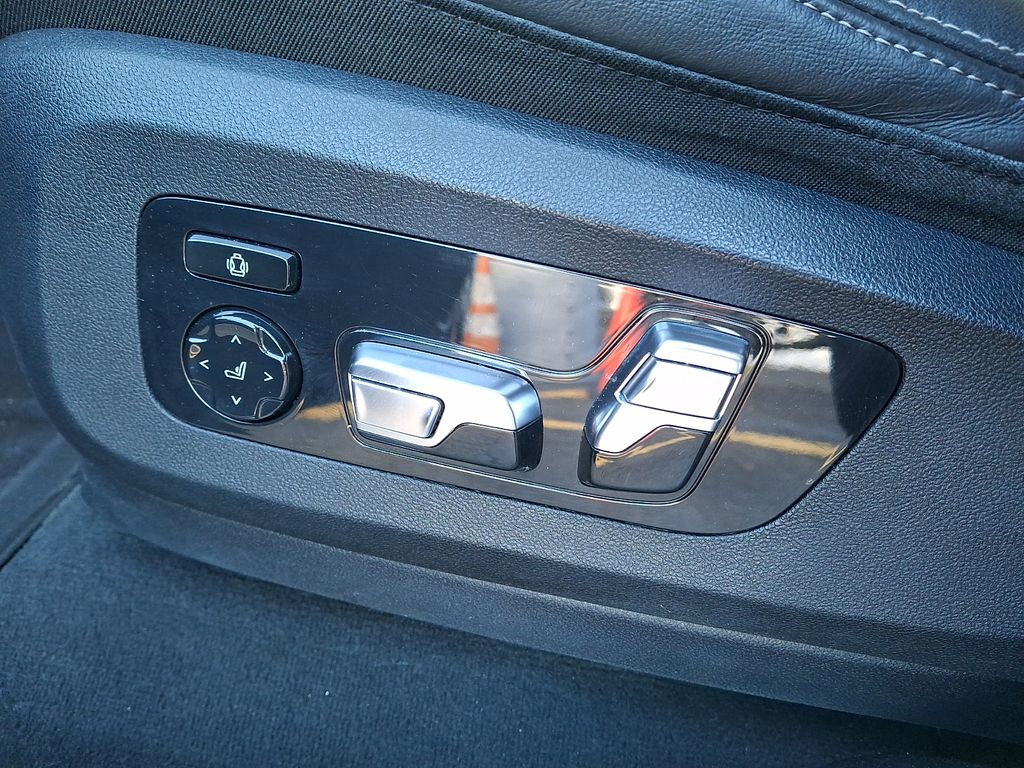 Thumbnail: 2023 BMW X6 - 10