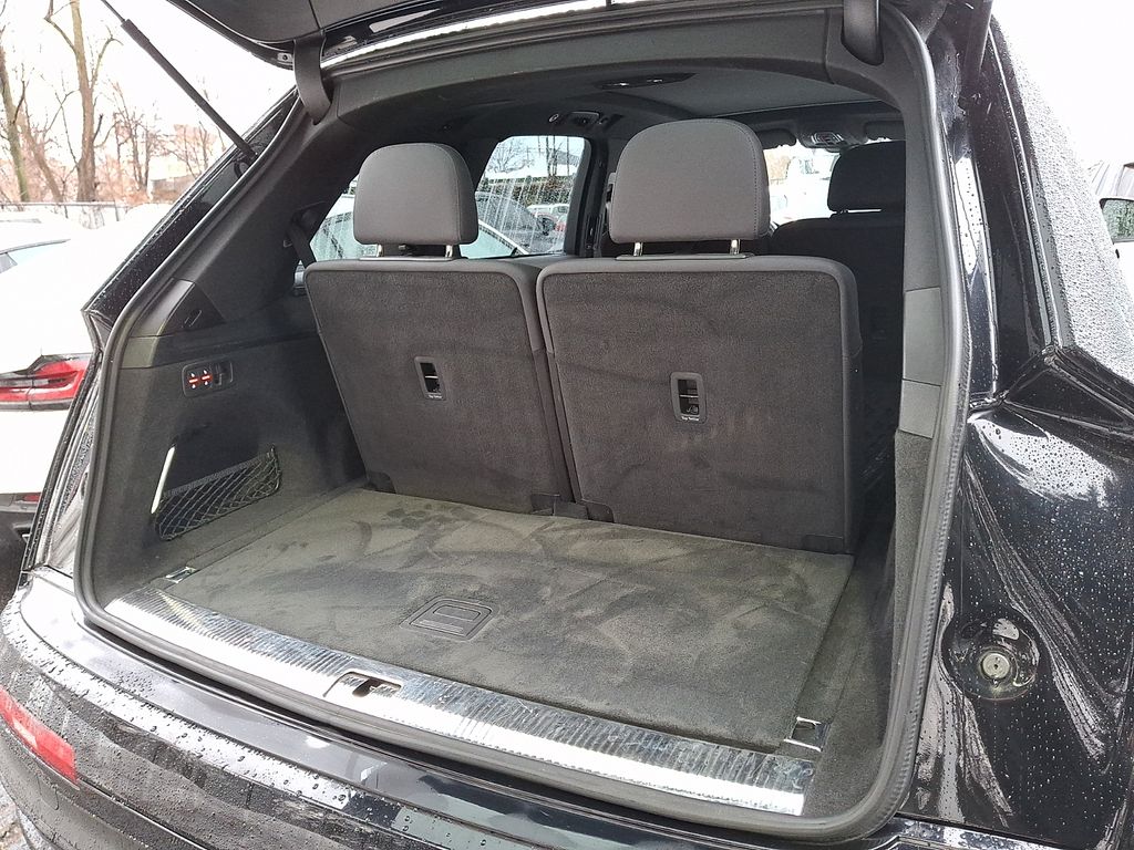 Thumbnail: 2021 Audi Q7 - 27