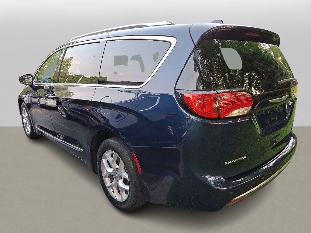 Thumbnail: 2017 Chrysler Pacifica - 6