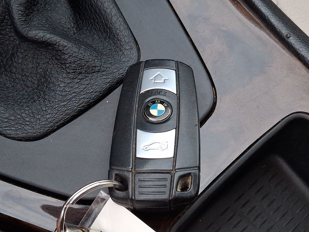 Thumbnail: 2011 BMW 3 Series - 22