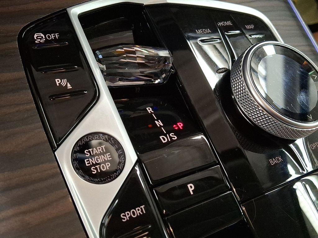 Thumbnail: 2023 BMW X7 - 13