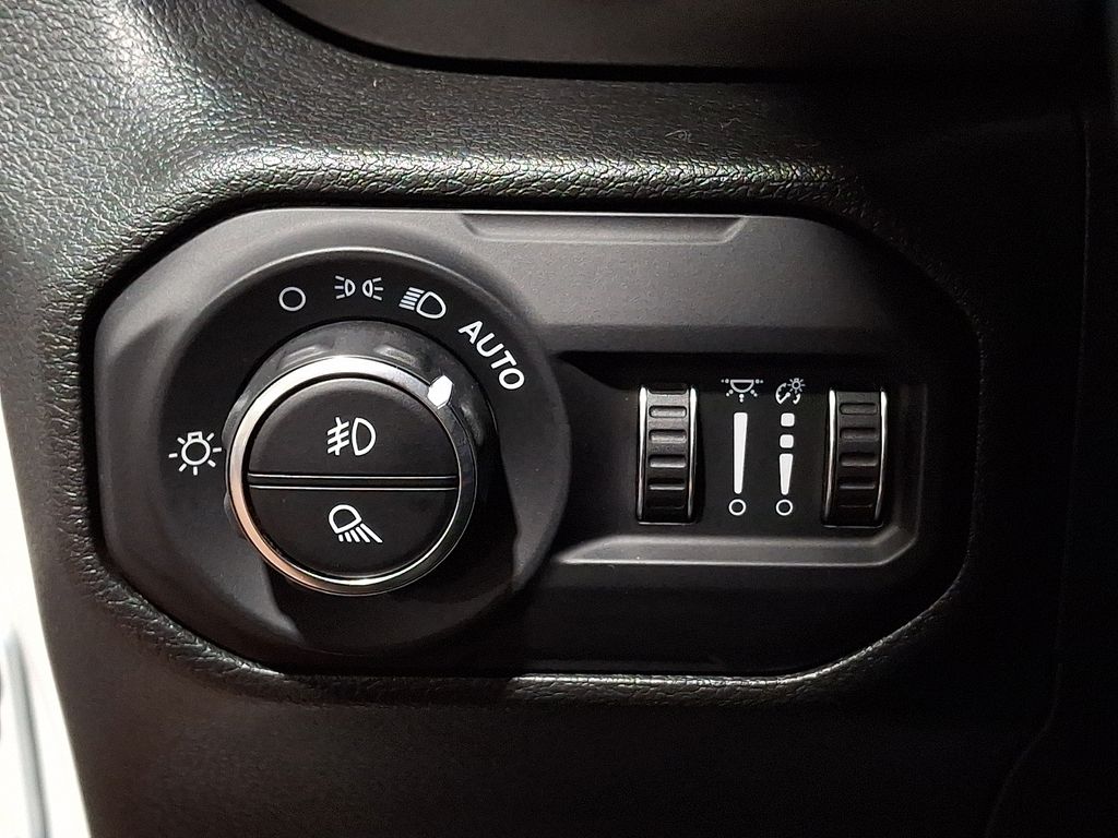 Thumbnail: 2022 Jeep Gladiator - 21