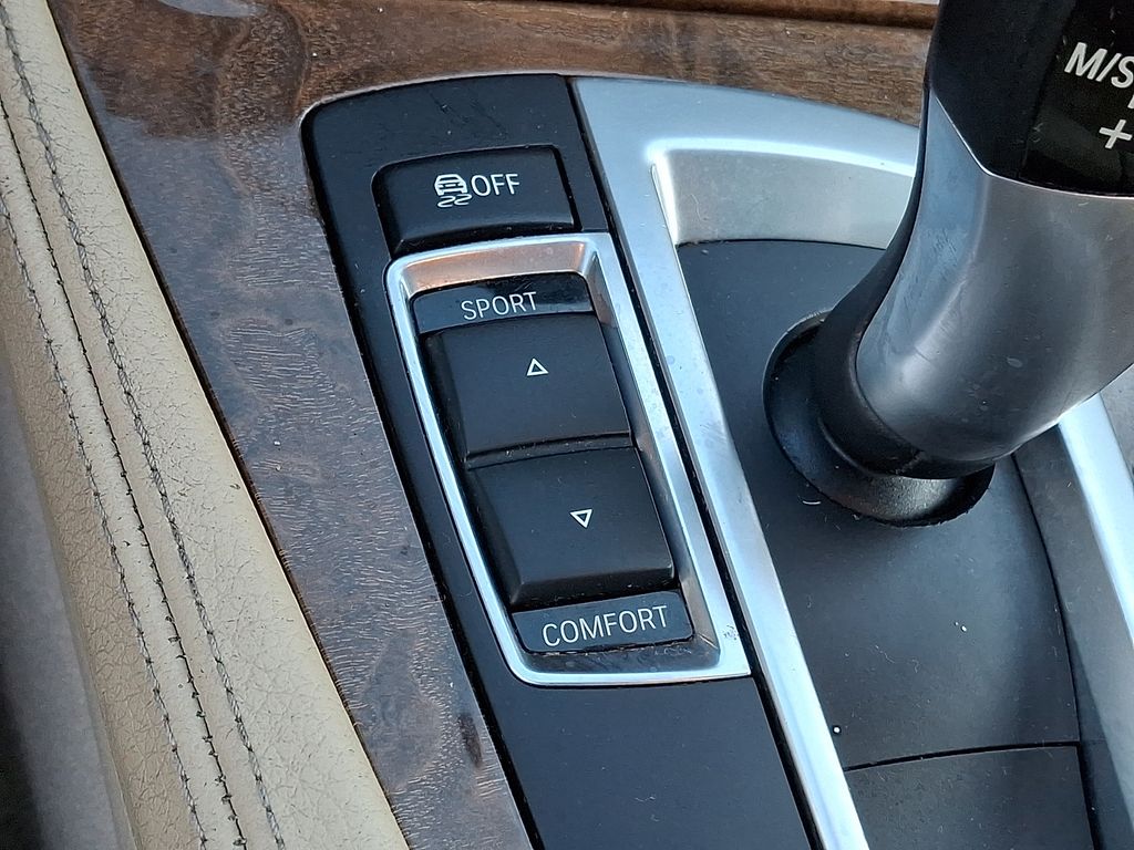 Thumbnail: 2012 BMW 5 Series - 20