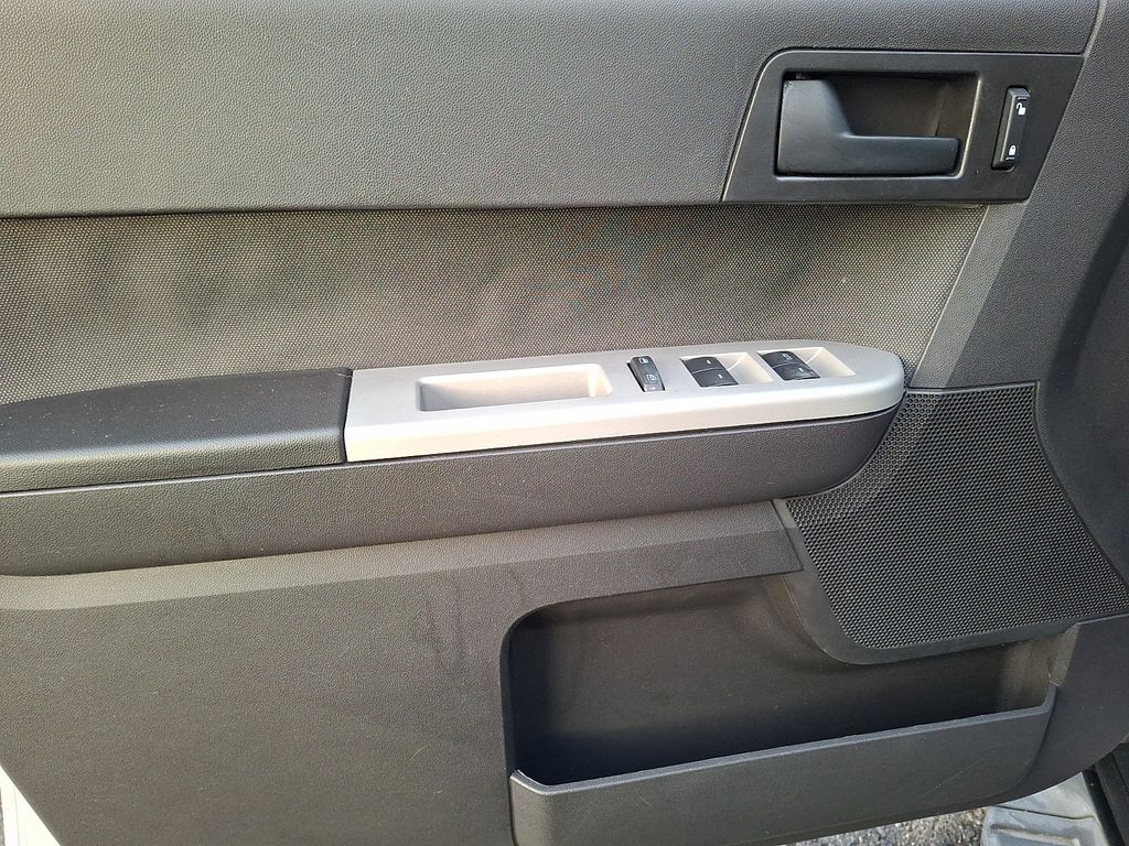 Thumbnail: 2012 Ford Escape - 11