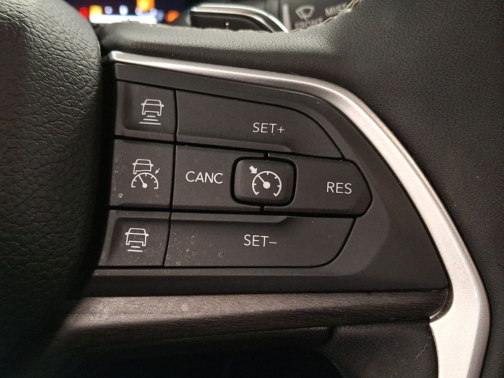 Thumbnail: 2024 Jeep Grand Cherokee - 16