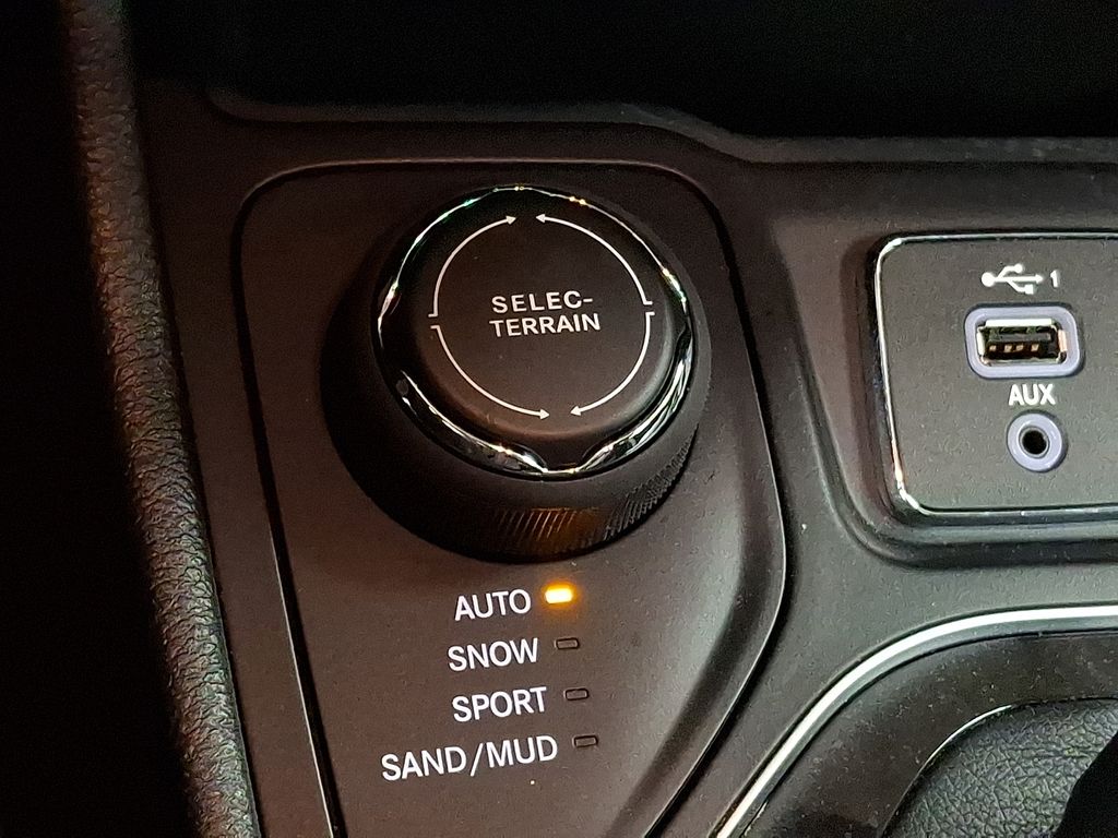 Thumbnail: 2021 Jeep Cherokee - 20