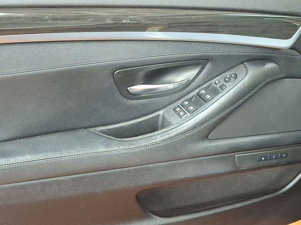 Thumbnail: 2011 BMW 5 Series - 9