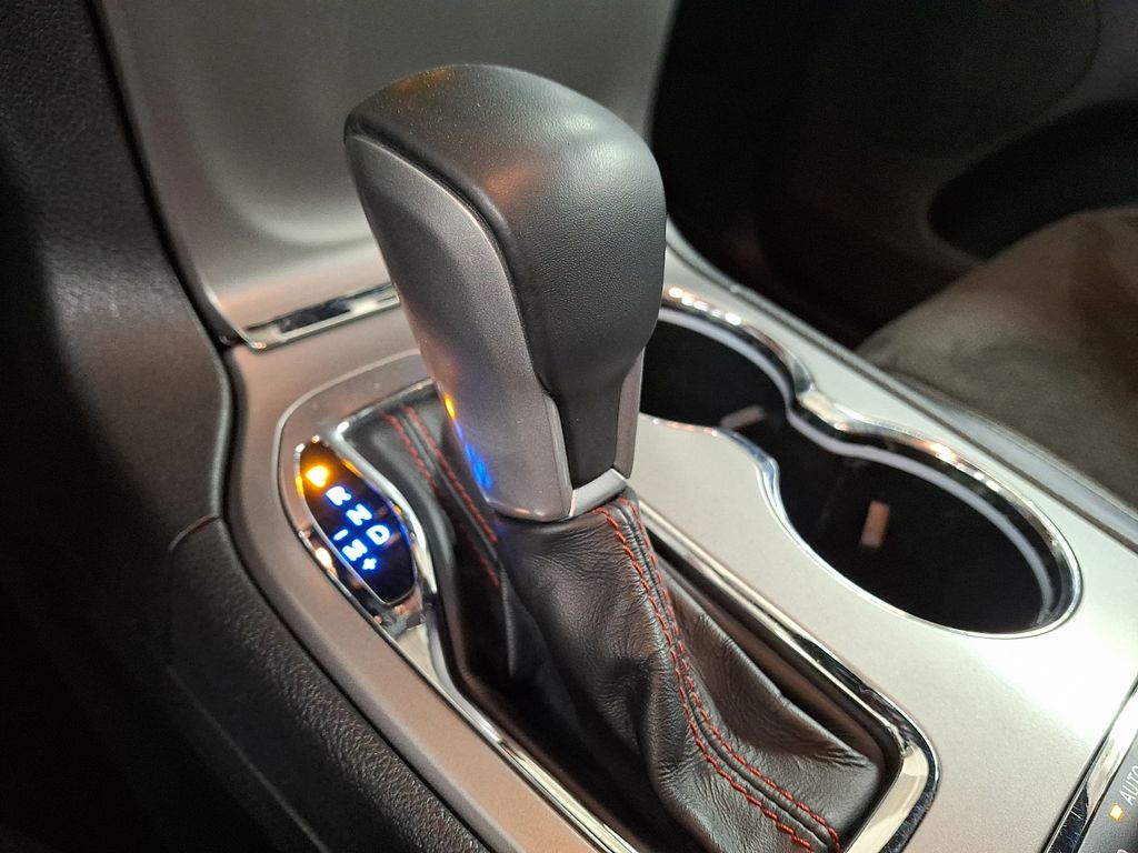 Thumbnail: 2020 Jeep Grand Cherokee - 12