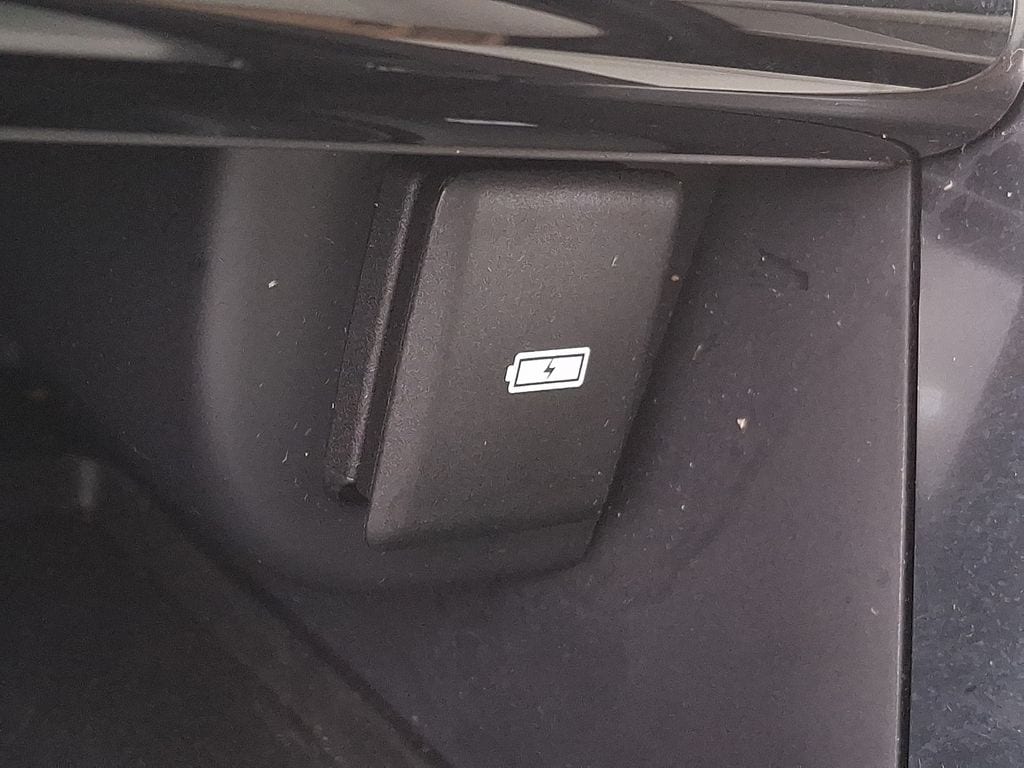 Thumbnail: 2023 Land Rover Discovery Sport - 20