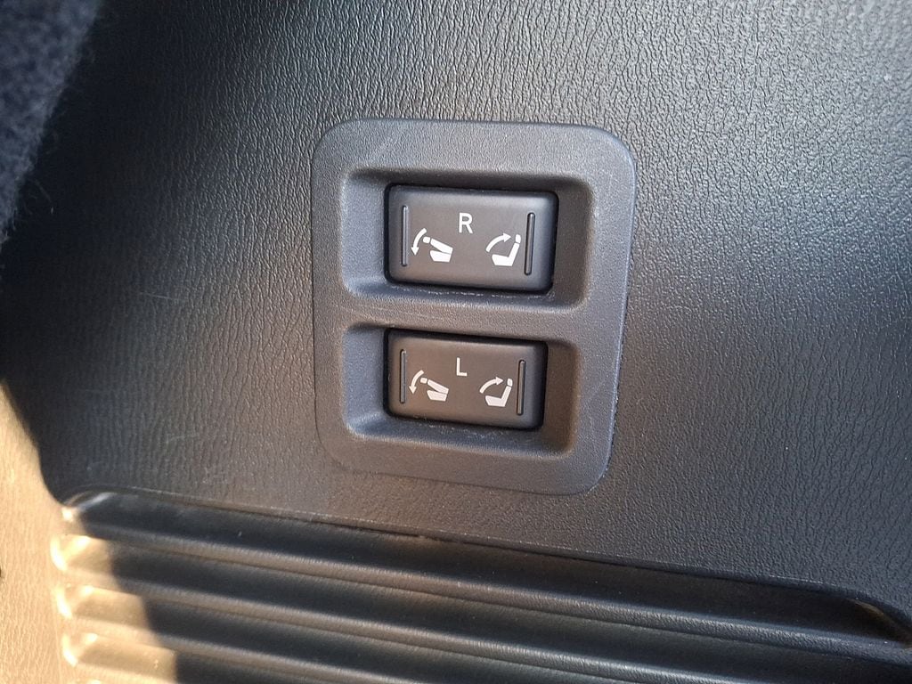 Thumbnail: 2016 INFINITI QX80 - 30