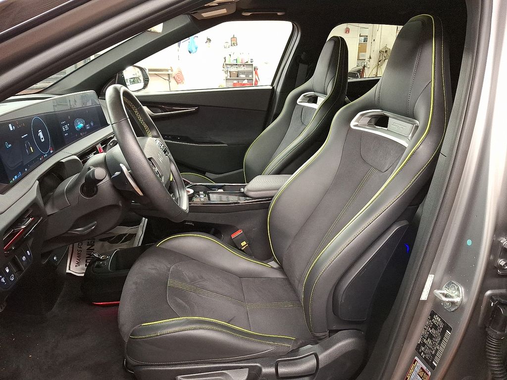 Thumbnail: 2023 Kia EV6 - 11