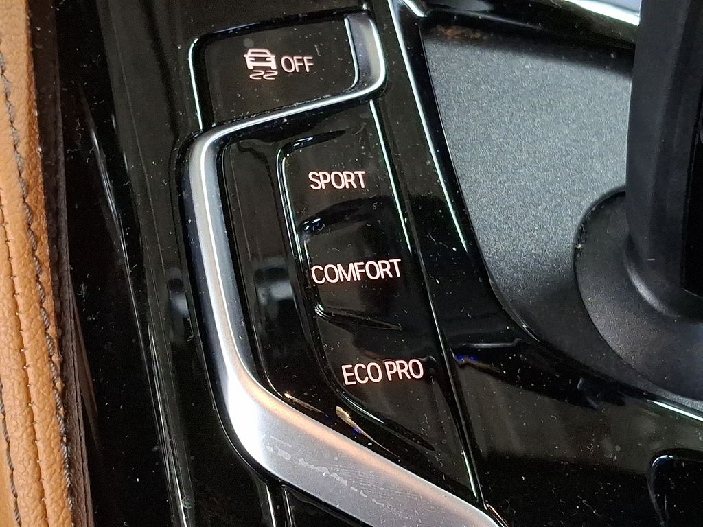 Thumbnail: 2022 BMW 5 Series - 22