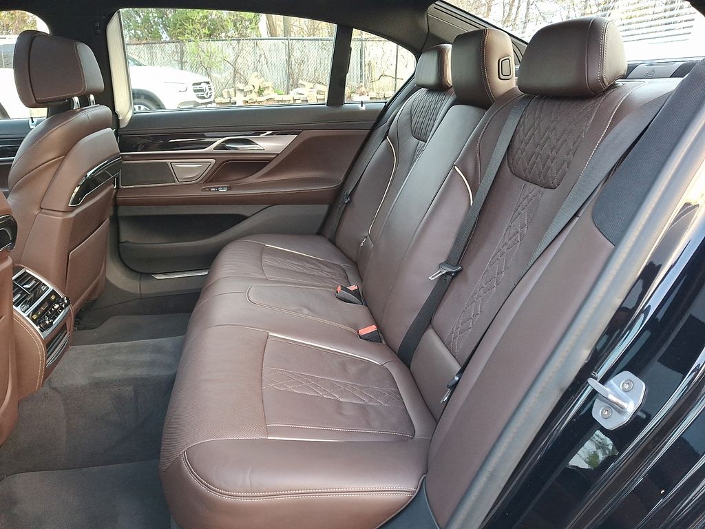 Thumbnail: 2019 BMW 7 Series - 7