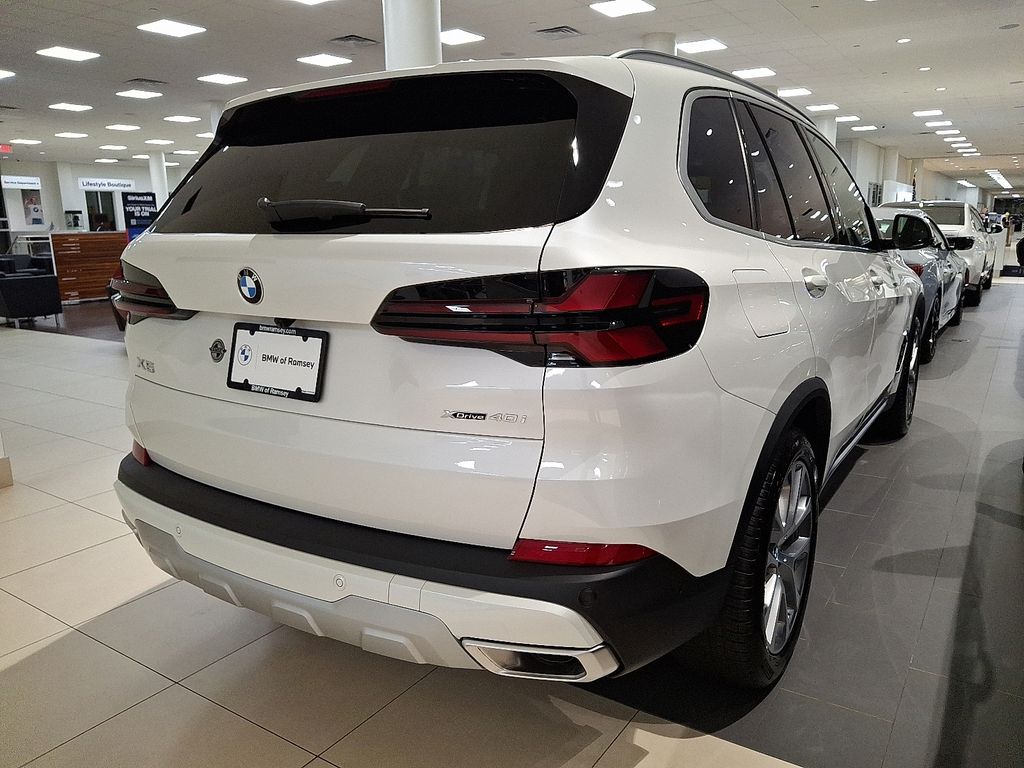 Thumbnail: 2026 BMW X5 - 3