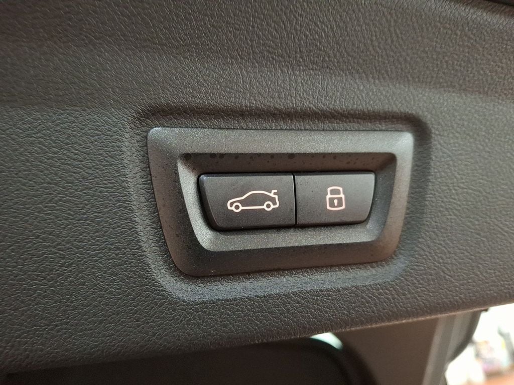 Thumbnail: 2025 BMW i4 - 29