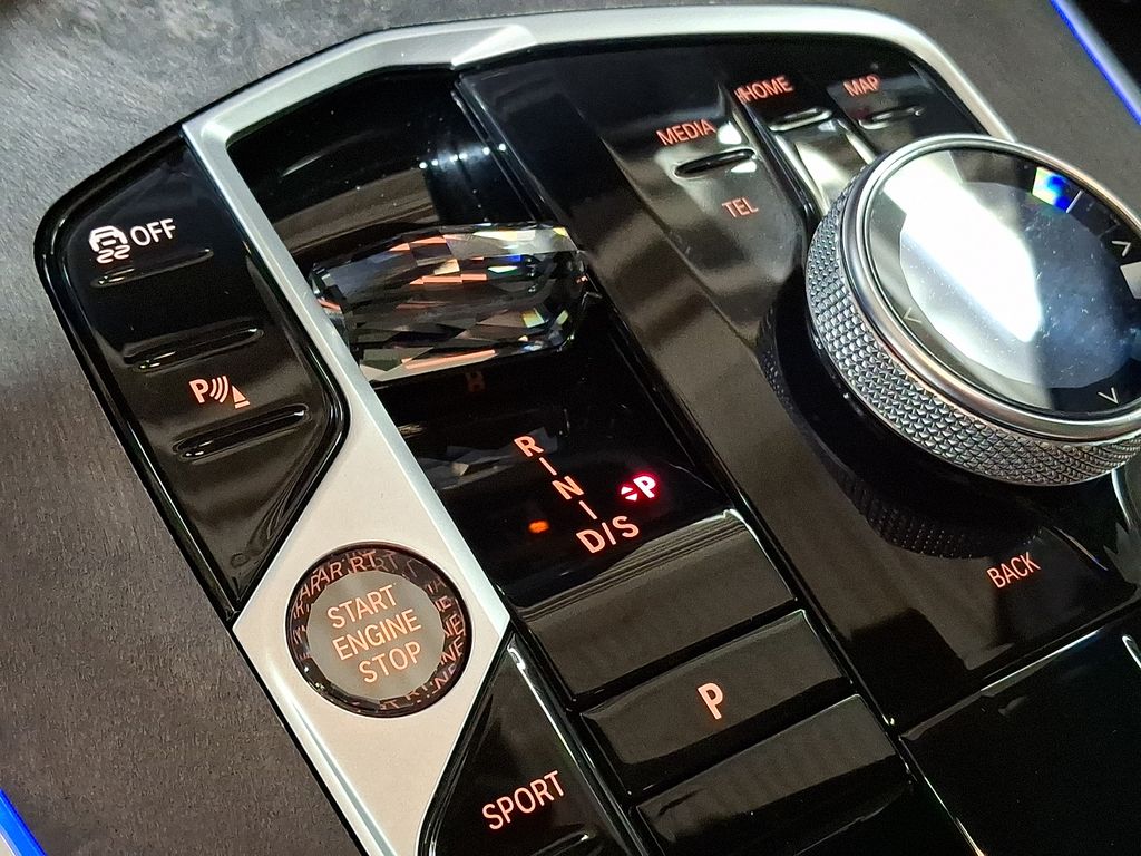 Thumbnail: 2024 BMW X7 - 12